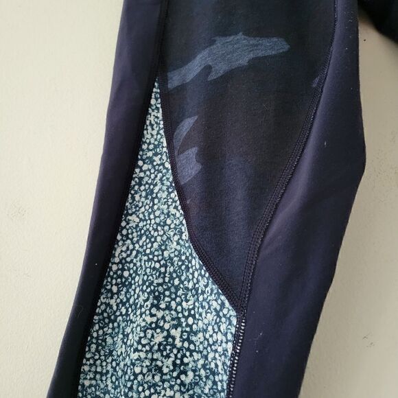 Lululemon Sashiko Wunder Under Crop Pants 6 Navy Blue Camo - Picture 2 of 6